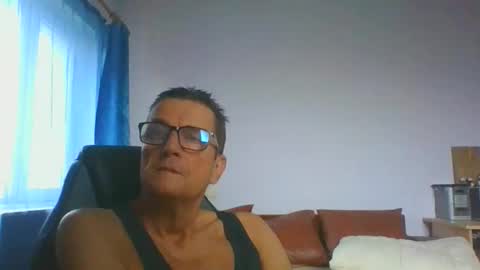 Snapshot of ulmeni4 chatting on October 2025 06:03:01 AM ulmeni4 online show from October 2025 06:03:01 AM