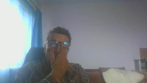 Snapshot of ulmeni4 chatting on October 2025 12:01:02 PM ulmeni4 online show from October 2025 12:01:02 PM