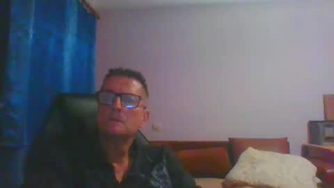 Snapshot of ulmeni4 chatting on October 2025 08:21:02 PM ulmeni4 online show from October 2025 08:21:02 PM