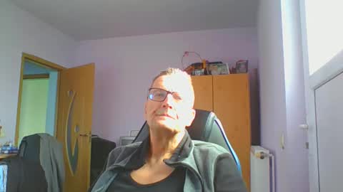 Snapshot of ulmeni4 chatting on December 2025 10:57:02 AM ulmeni4 online show from December 2025 10:57:02 AM