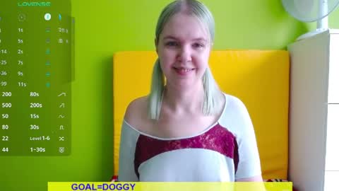 Snapshot of ultra_meow chatting on May 2026 05:49:01 AM Roxy online show from May 2026 05:49:01 AM