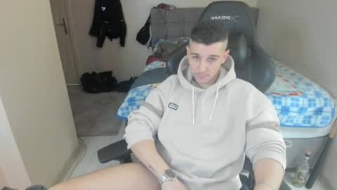 Snapshot of ulxer chatting on February 2025 11:16:02 PM hi im mike tyson - online show from February 2025 11:16:02 PM