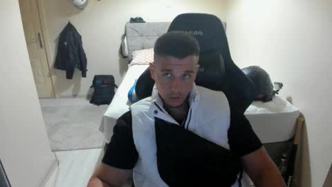Snapshot of ulxer chatting on September 2025 06:22:02 PM hi im mike tyson - online show from September 2025 06:22:02 PM