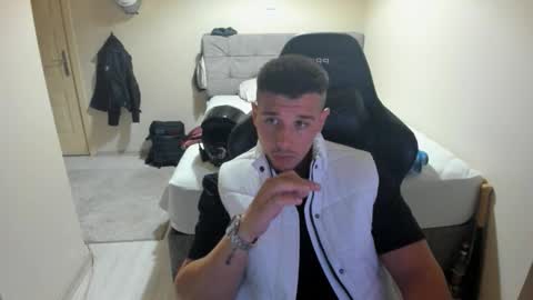 Snapshot of ulxer chatting on September 2025 07:30:02 PM hi im mike tyson - online show from September 2025 07:30:02 PM