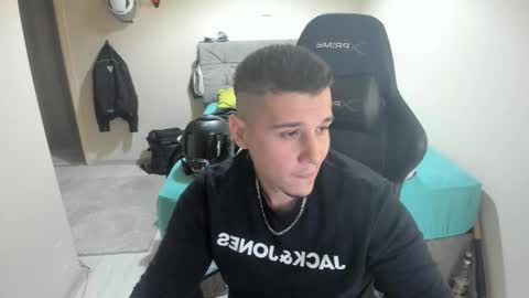 Snapshot of ulxer chatting on October 2025 06:50:02 PM hi im mike tyson - online show from October 2025 06:50:02 PM