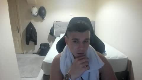 Snapshot of ulxer chatting on October 2025 05:47:01 PM hi im mike tyson - online show from October 2025 05:47:01 PM