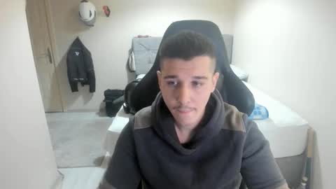 Snapshot of ulxer chatting on November 2025 08:54:01 PM hi im mike tyson - online show from November 2025 08:54:01 PM