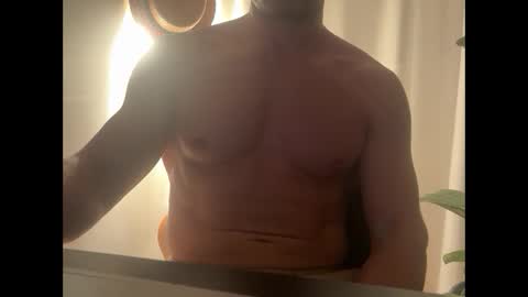 Snapshot of um_russo chatting on October 2025 07:22:01 PM Camacho online show from October 2025 07:22:01 PM