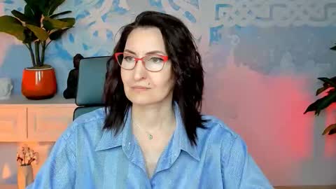 Snapshot of unatera chatting on October 2025 05:19:01 AM UnaTera online show from October 2025 05:19:01 AM