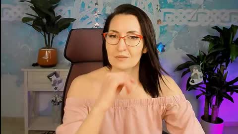 UnaTera online show from December 2025 09:16:02 AM