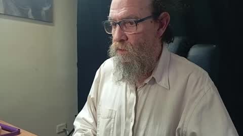 Snapshot of uncle_hottiecb chatting on April 2026 04:04:01 PM Uncle Hottie online show from April 2026 04:04:01 PM