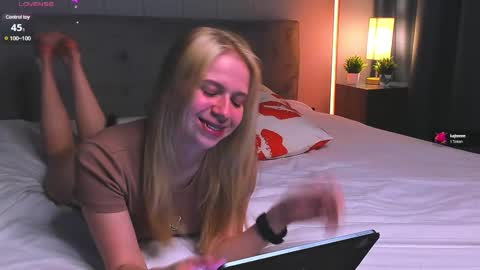 Snapshot of unforgettable_emotions chatting on March 2025 10:42:01 PM Im online every day 1700 GMT-4 online show from March 2025 10:42:01 PM