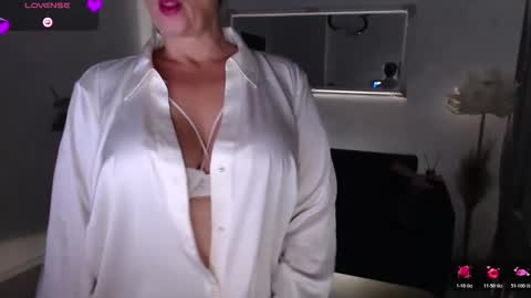 Snapshot of unfulfilledwife chatting on November 2025 09:08:02 AM Eva online show from November 2025 09:08:02 AM