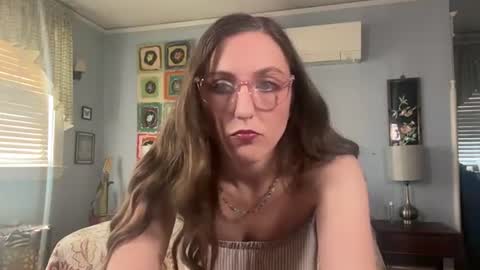 Lola Moonstone online show from June 2026 03:14:02 PM
