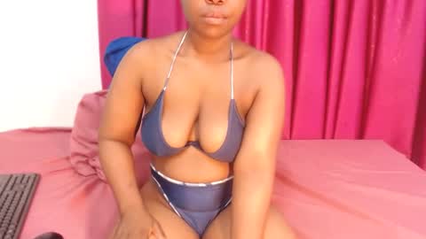 Snapshot of uniquebony chatting on September 2025 09:23:02 AM UNIQUEBONY online show from September 2025 09:23:02 AM