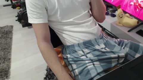 uniqueboy22 online show from April 2026 05:47:01 PM