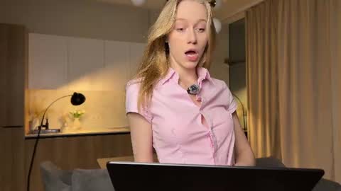 UnnaBella online show from June 2026 07:16:02 PM