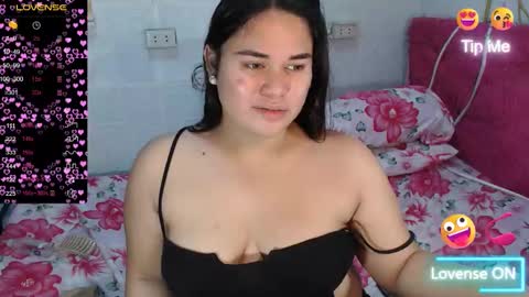 Snapshot of ur_baby_rebbecca chatting on December 2024 11:03:02 AM SINGLE online show from December 2024 11:03:02 AM