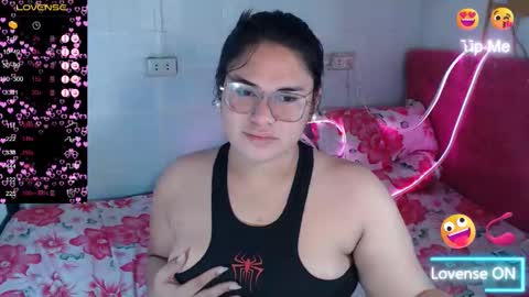 Snapshot of ur_baby_rebbecca chatting on December 2024 01:37:02 AM SINGLE online show from December 2024 01:37:02 AM