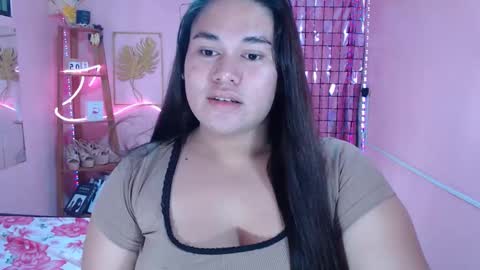 Snapshot of ur_baby_rebbecca chatting on January 2025 02:25:01 AM SINGLE online show from January 2025 02:25:01 AM