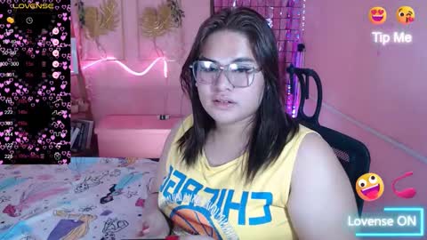 Snapshot of ur_baby_rebbecca chatting on January 2025 03:04:02 AM SINGLE online show from January 2025 03:04:02 AM