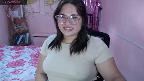 Snapshot of ur_baby_rebbecca chatting on February 2025 02:14:01 AM SINGLE online show from February 2025 02:14:01 AM