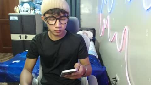 Snapshot of ur_hottestjonny chatting on June 2026 10:41:02 AM jonny online show from June 2026 10:41:02 AM