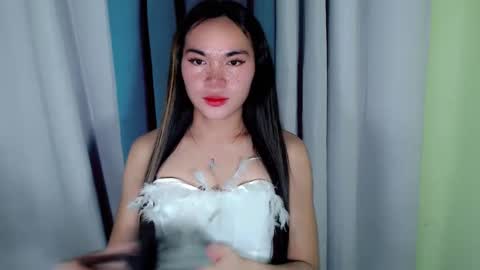 Snapshot of ur_innocent_girlx chatting on January 2025 03:32:02 PM QUEENSY online show from January 2025 03:32:02 PM