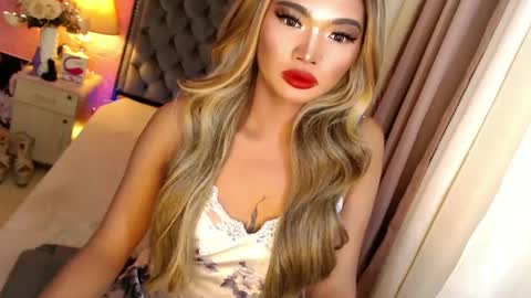 Snapshot of ur_sassygirl chatting on February 2025 04:37:02 AM Kath online show from February 2025 04:37:02 AM