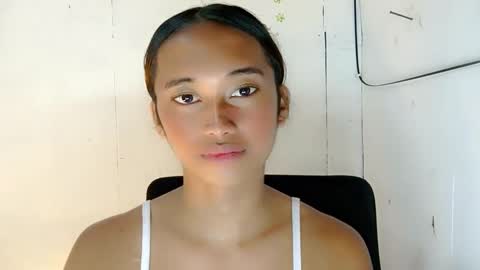 Snapshot of ur_sexyllie chatting on February 2026 07:48:01 PM Ellie online show from February 2026 07:48:01 PM