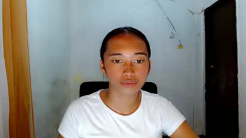 Snapshot of ur_sexyllie chatting on March 2026 07:34:01 AM Ellie online show from March 2026 07:34:01 AM