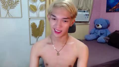 urasian_john20 online show from April 2026 05:51:01 PM