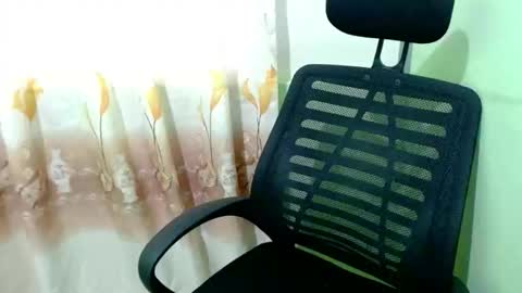 Snapshot of urasian_joy chatting on October 2025 08:11:01 AM urasian_joy online show from October 2025 08:11:01 AM