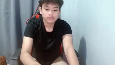 Snapshot of urasian_kentoyxx77 chatting on October 2025 11:05:01 PM Kentoy online show from October 2025 11:05:01 PM