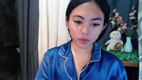 Snapshot of urasiangirl01 chatting on April 2026 10:18:01 PM yesha online show from April 2026 10:18:01 PM