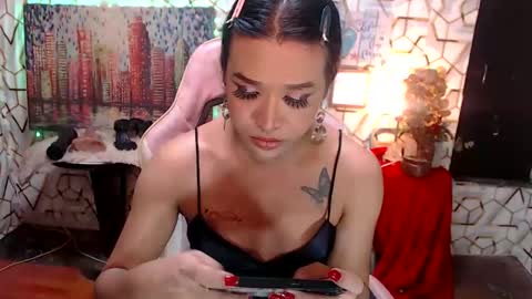 Queen lucy online show from May 2026 06:03:01 PM