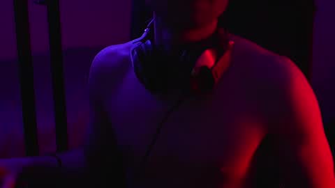 urboytoy_512 online show from November 2025 05:34:02 PM