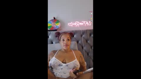 Snapshot of urfaveriri chatting on October 2025 09:34:02 AM urfaveriri online show from October 2025 09:34:02 AM