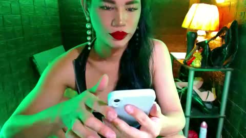 queen norelle online show from April 2026 05:00:02 PM