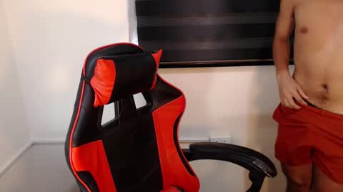 Snapshot of urhotethanxx chatting on December 2025 03:32:01 PM Ethan online show from December 2025 03:32:01 PM