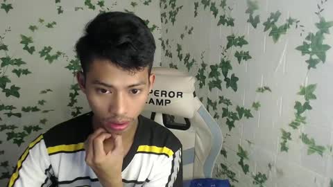 Snapshot of urhotfuckingass chatting on February 2025 11:26:02 PM richard online show from February 2025 11:26:02 PM