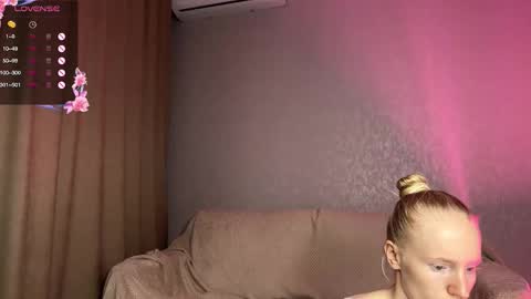 ElizabethLizy online show from October 2025 07:03:02 PM