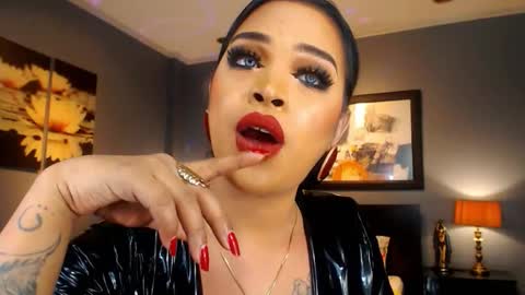 Snapshot of urmajestytyra chatting on March 2026 02:06:01 AM UrMajestyTyra online show from March 2026 02:06:01 AM