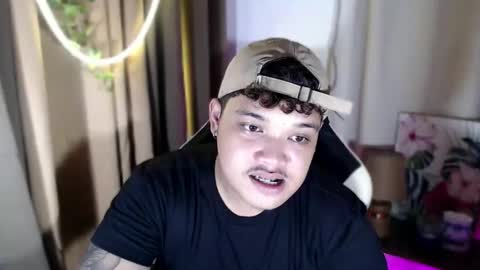 Snapshot of urmilky_shooterxx chatting on October 2025 04:04:01 PM Drei online show from October 2025 04:04:01 PM