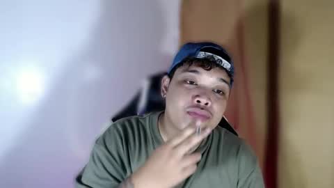 Snapshot of urmilky_shooterxx chatting on October 2025 07:53:02 AM Drei online show from October 2025 07:53:02 AM