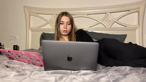 Snapshot of urmissalice chatting on January 2025 10:41:02 PM urmissalice online show from January 2025 10:41:02 PM