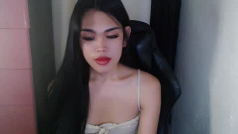 Snapshot of urpinayjenfuckerxxx chatting on January 2025 08:19:02 PM Jenny online show from January 2025 08:19:02 PM
