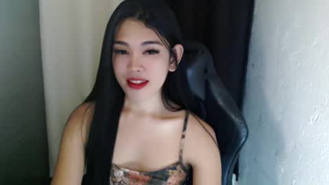 Snapshot of urpinayjenfuckerxxx chatting on February 2025 09:10:01 PM Jenny online show from February 2025 09:10:01 PM