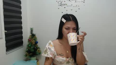 hi im kim online show from December 2024 01:05:01 AM
