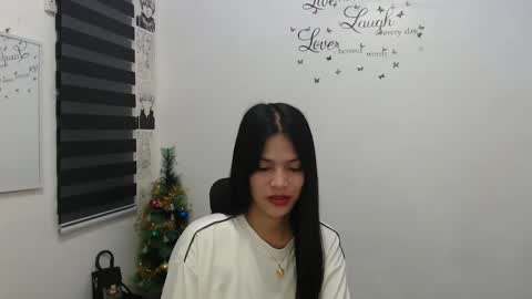 hi im kim online show from December 2024 02:13:02 PM